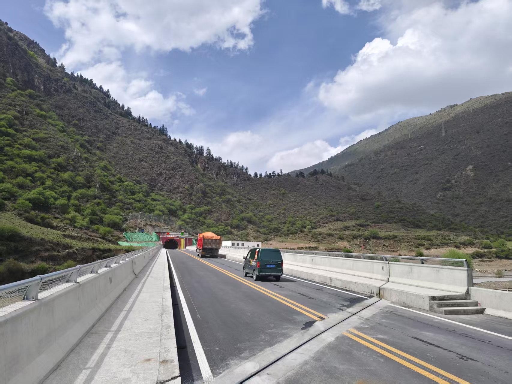 國道227項目正式通車，開啟壤塘交通新格局